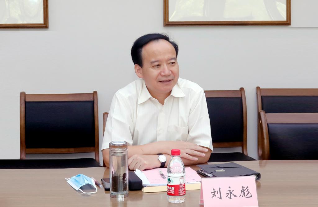 江宁区副区长江宁高新区党工委书记王爱军来我校调研洽谈